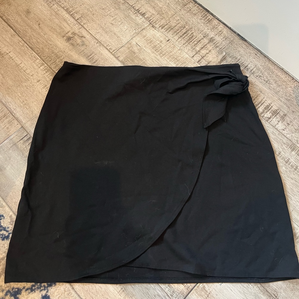 Like New Loft black tie mini skirt